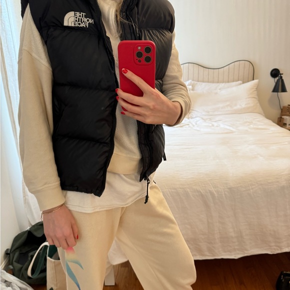 North Face Puffy Vest women’s medium - black 700 down - Picture 3 of 8